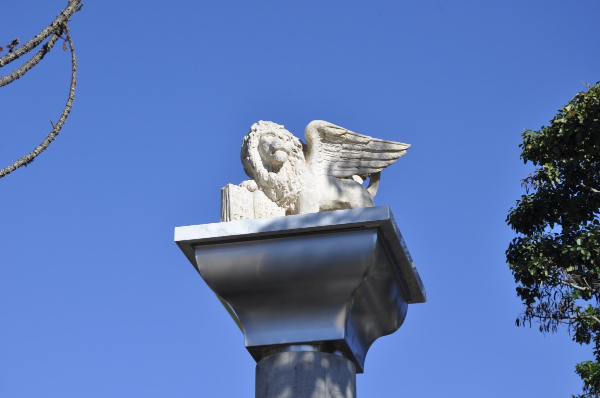 Monumento Leão de São Marcos recebe manutenção