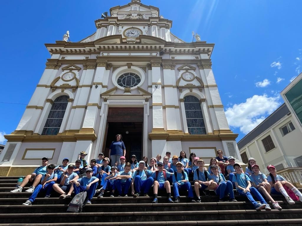 Alunos da Escola João XXIII visitam pontos turísticos de Antônio Prado